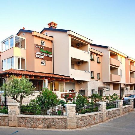 Apartments Maslina I Nijvice Zewnętrze zdjęcie