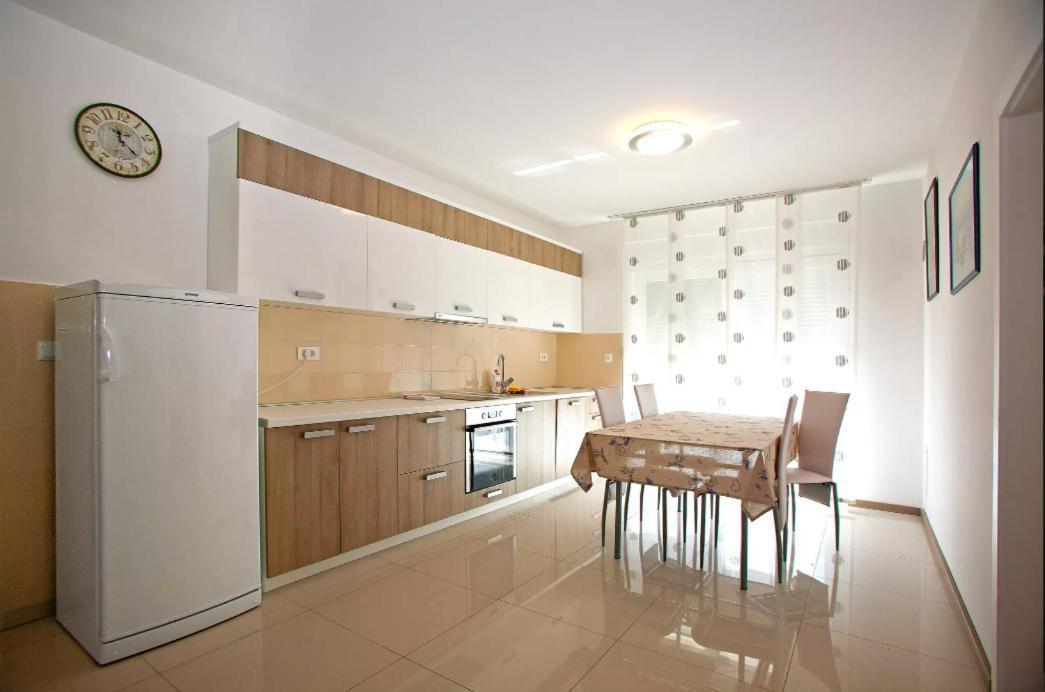 Apartments Maslina I Nijvice Zewnętrze zdjęcie