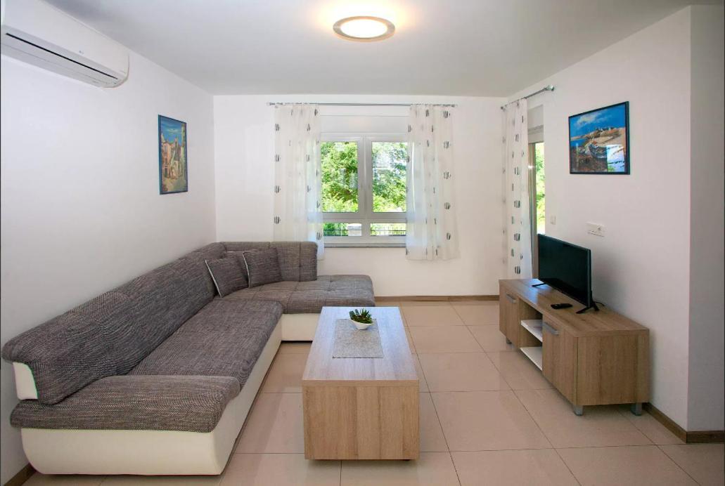 Apartments Maslina I Nijvice Zewnętrze zdjęcie
