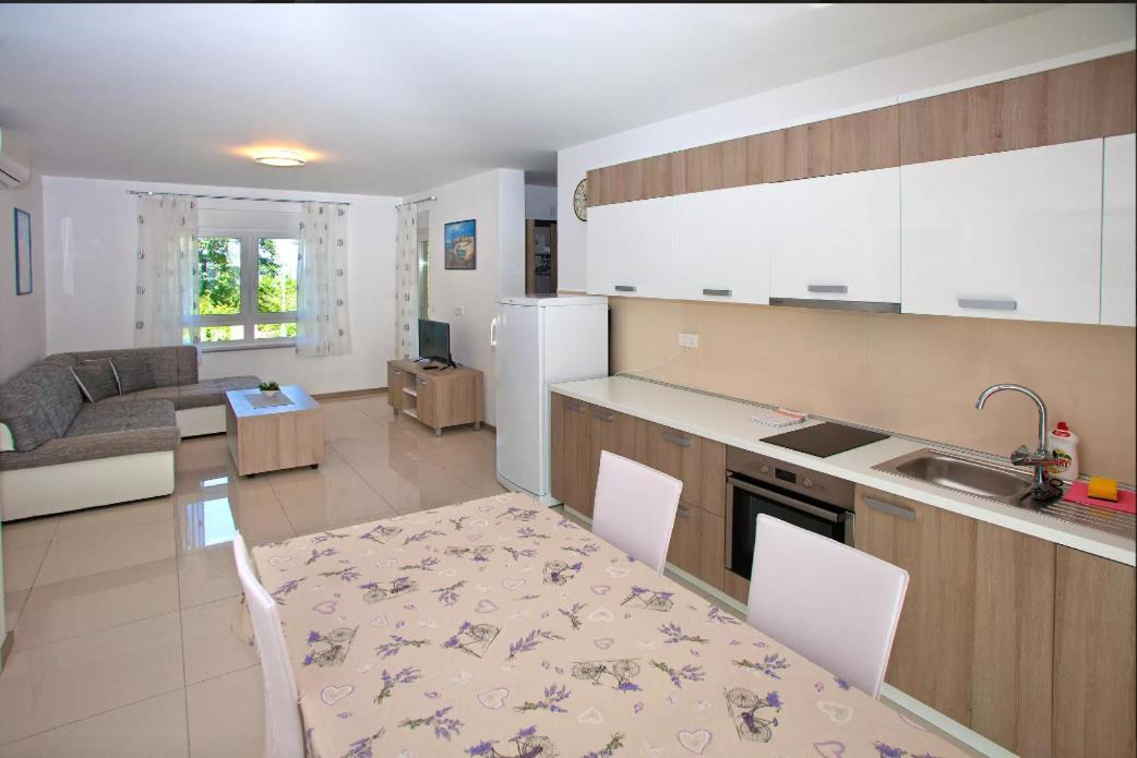 Apartments Maslina I Nijvice Zewnętrze zdjęcie